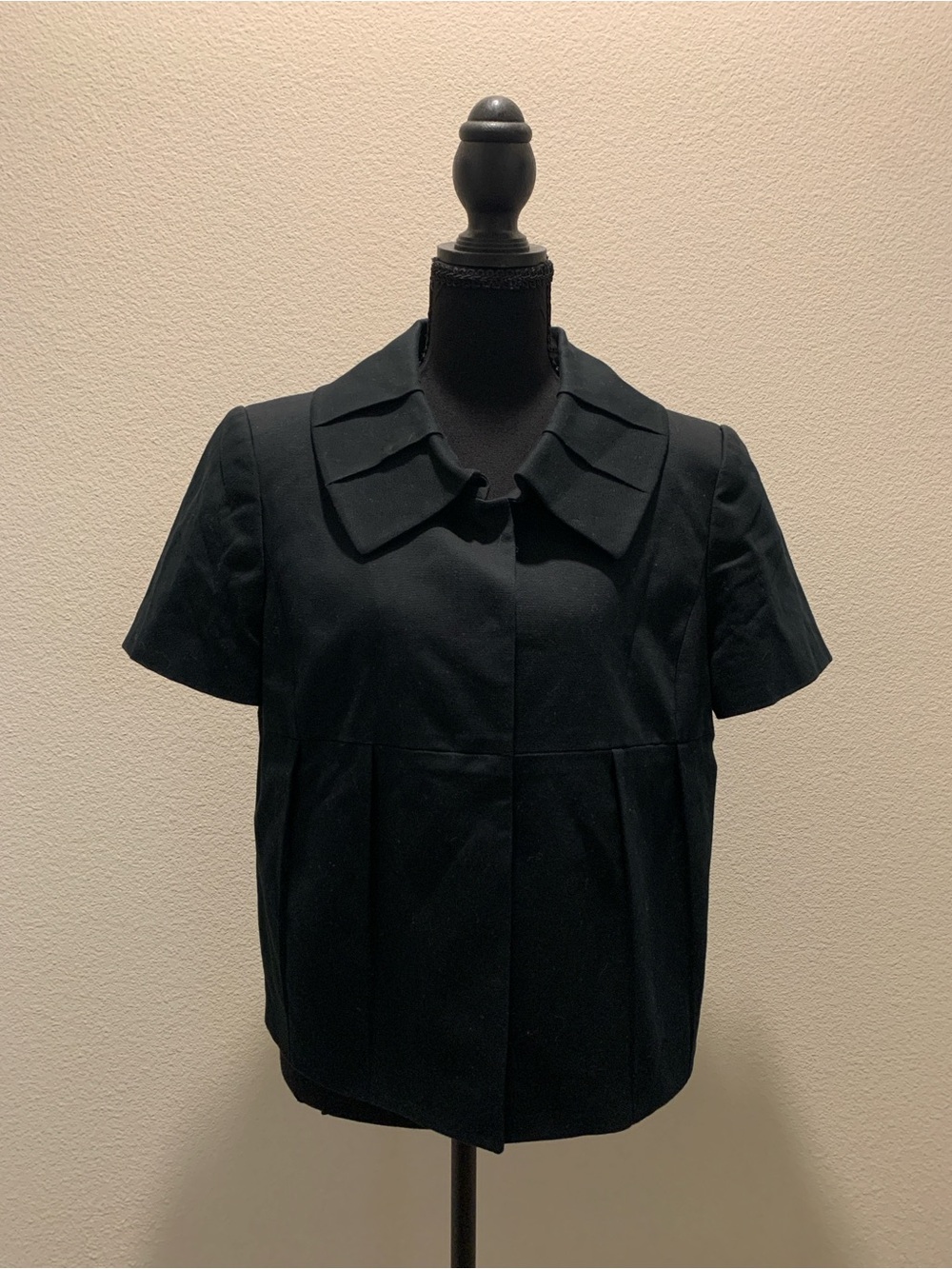 Tahari Arthur S. Levine Black Short-Sleeve Pleated Collar Jacket (Size 10P)